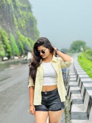 Siddhi Jambhale Instagram - Two wheels move the soul like Grrrrrr🛞🚀
#starfam❤️ #monsoon #weather #riding #lonavla #bike #bikelifestyle #bikelife #riders #longride #adventures #classic350 #royalenfieldindia #ootd #photooftheday #photography #style #lifestyle #positivity #vibes #instagood #instagram