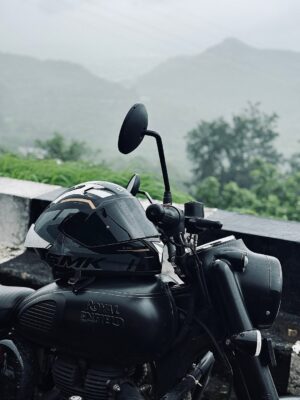 Siddhi Jambhale Instagram - Two wheels move the soul like Grrrrrr🛞🚀
#starfam❤️ #monsoon #weather #riding #lonavla #bike #bikelifestyle #bikelife #riders #longride #adventures #classic350 #royalenfieldindia #ootd #photooftheday #photography #style #lifestyle #positivity #vibes #instagood #instagram