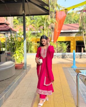 Siddhi Jambhale Instagram - Jadumantarr,तुझा swag og….og!! 💕😎
.
.
.
.
.
#starfam❤️ #photooftheday #photography #brightlight #traditional #style #lifestyle #fashion #fashionstyle #love #smile #beauty #beautiful #cute #pretty #positivity #vibes #hairgoals #instagood #instagram #mumbai #nashik