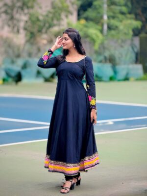 Siddhi Jambhale Instagram - 🖤
starfam❤️ #traditional #style #lifestyle #fashion #fashionstyle #smile #positivity #vibes #hairgoals #instagood #instagram