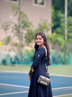 Siddhi Jambhale Instagram - 🖤
starfam❤️ #traditional #style #lifestyle #fashion #fashionstyle #smile #positivity #vibes #hairgoals #instagood #instagram