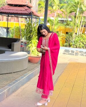 Siddhi Jambhale Instagram - Jadumantarr,तुझा swag og….og!! 💕😎
.
.
.
.
.
#starfam❤️ #photooftheday #photography #brightlight #traditional #style #lifestyle #fashion #fashionstyle #love #smile #beauty #beautiful #cute #pretty #positivity #vibes #hairgoals #instagood #instagram #mumbai #nashik