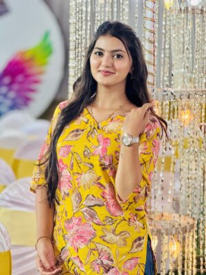 Siddhi Jambhale Instagram - Love’s golden touch💛(Don’t miss the last two photos)😂
#starfam❤️ #haldi #shadi #weddingseason #photooftheday #photography #style #lifestyle #fashion #fashionstyle #love #smile #positivity #vibes #instagood #instagram #mumbai