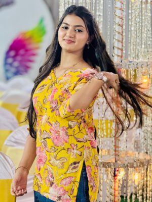 Siddhi Jambhale Instagram - Love’s golden touch💛(Don’t miss the last two photos)😂
#starfam❤️ #haldi #shadi #weddingseason #photooftheday #photography #style #lifestyle #fashion #fashionstyle #love #smile #positivity #vibes #instagood #instagram #mumbai