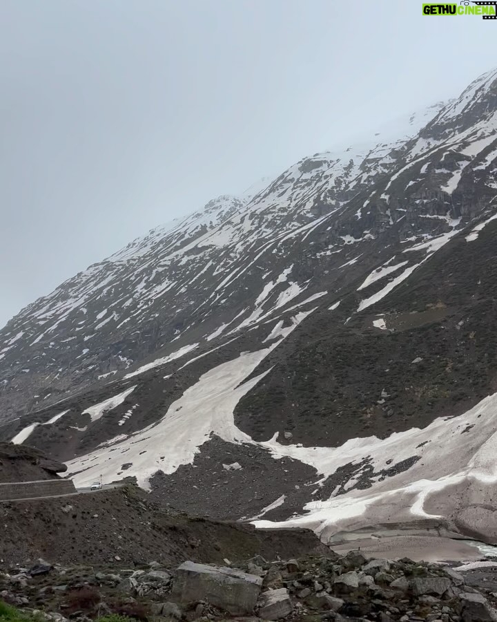 Siddhida Pathak - 10.9K Likes - 🏔️🤍