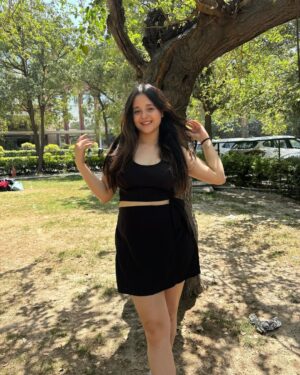 Siddhida Pathak Instagram - To see how chaotic I am, check out the last photo/video