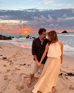Silvia Navarro Instagram - Y sí, aquí hay amor 🧡 

 @flaviomedinal
