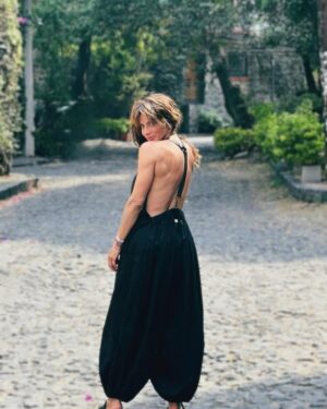 Silvia Navarro Instagram - Este modelito de @thevirgencita 
me FASCINA 🥰 
Gracias @dianabrs por llenarme de amor y cositas lindas #TeQuiero 
Y a mi 📸 Gracias ♥️