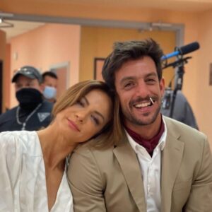 Silvia Navarro Instagram - Él @soyjoaquinf es tímido ... ¿Ustedes qué opinan?
#LaSuertedeLoli 🍀
@telemundo