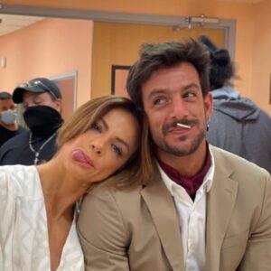 Silvia Navarro Instagram - Él @soyjoaquinf es tímido ... ¿Ustedes qué opinan?
#LaSuertedeLoli 🍀
@telemundo