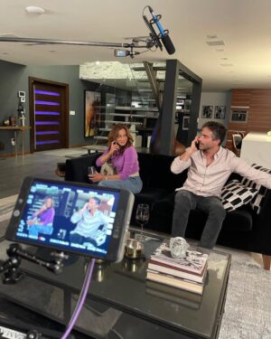 Silvia Navarro Instagram - Este ser ⬆️ hace que mis días en “La Suerte 🍀 de Loli 🌈” sean más divertidos 😜 ingeniosos 🥸 les da Flow 😎, Es mi amigo 💟 mi compa 🤙 y siempre hay cosas que aprenderle 🧠 @osvaldobenavides Te quiero ❤️