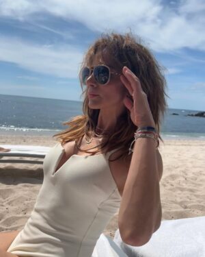 Silvia Navarro Instagram - LA PLAYA 🤍
Y en mis lentes @flaviomedinal my love ♥️