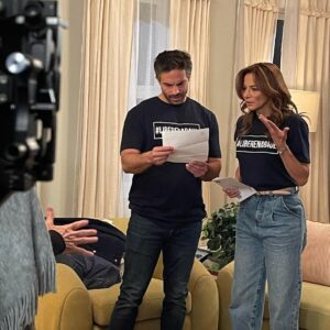 Silvia Navarro Instagram - Nuestros días en el set ... 💙

@osvaldobenavides 
@lasuertedeloli 
@telemundo