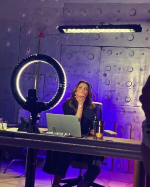 Silvia Navarro Instagram - ¡ 3 millones de besos 💋 !