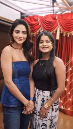 Simla Sikder Instagram - First time meet with my favourite actress @nusratchirps ā¤ļøāŗļø she is so beautiful š and amazing songā¦š„