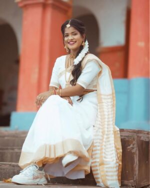 Simla Sikder Instagram - Smiling with my whole heart.”
🌸💛🤍