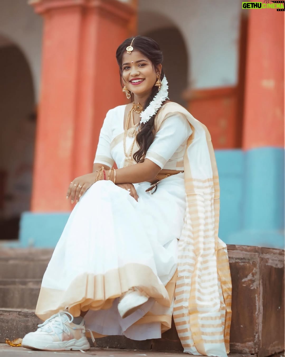 Simla Sikder - 49.9K Likes - Smiling with my whole heart.”
🌸💛🤍