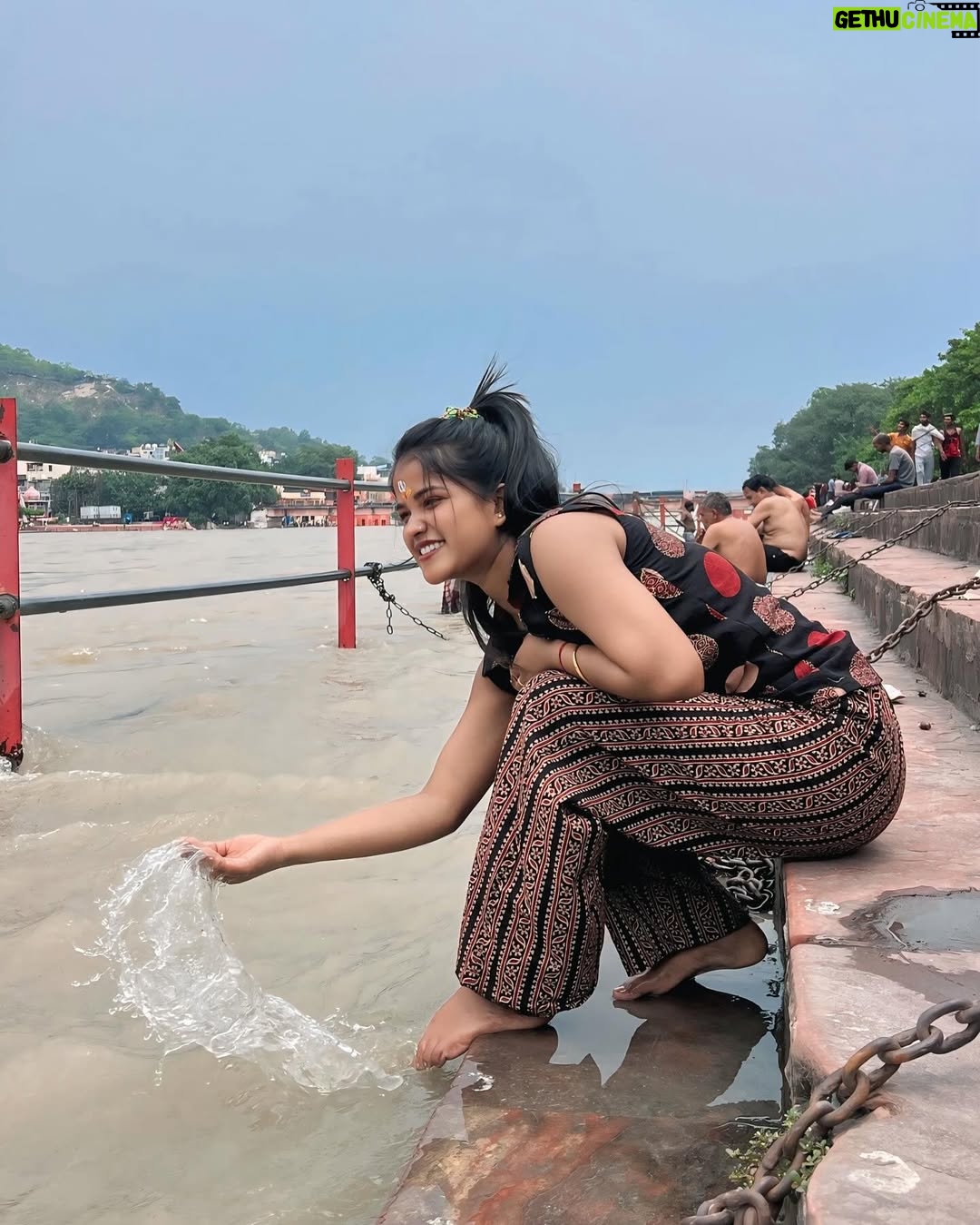 Simla Sikder - 57.4K Likes - Har har Mahadev 🙏❤️