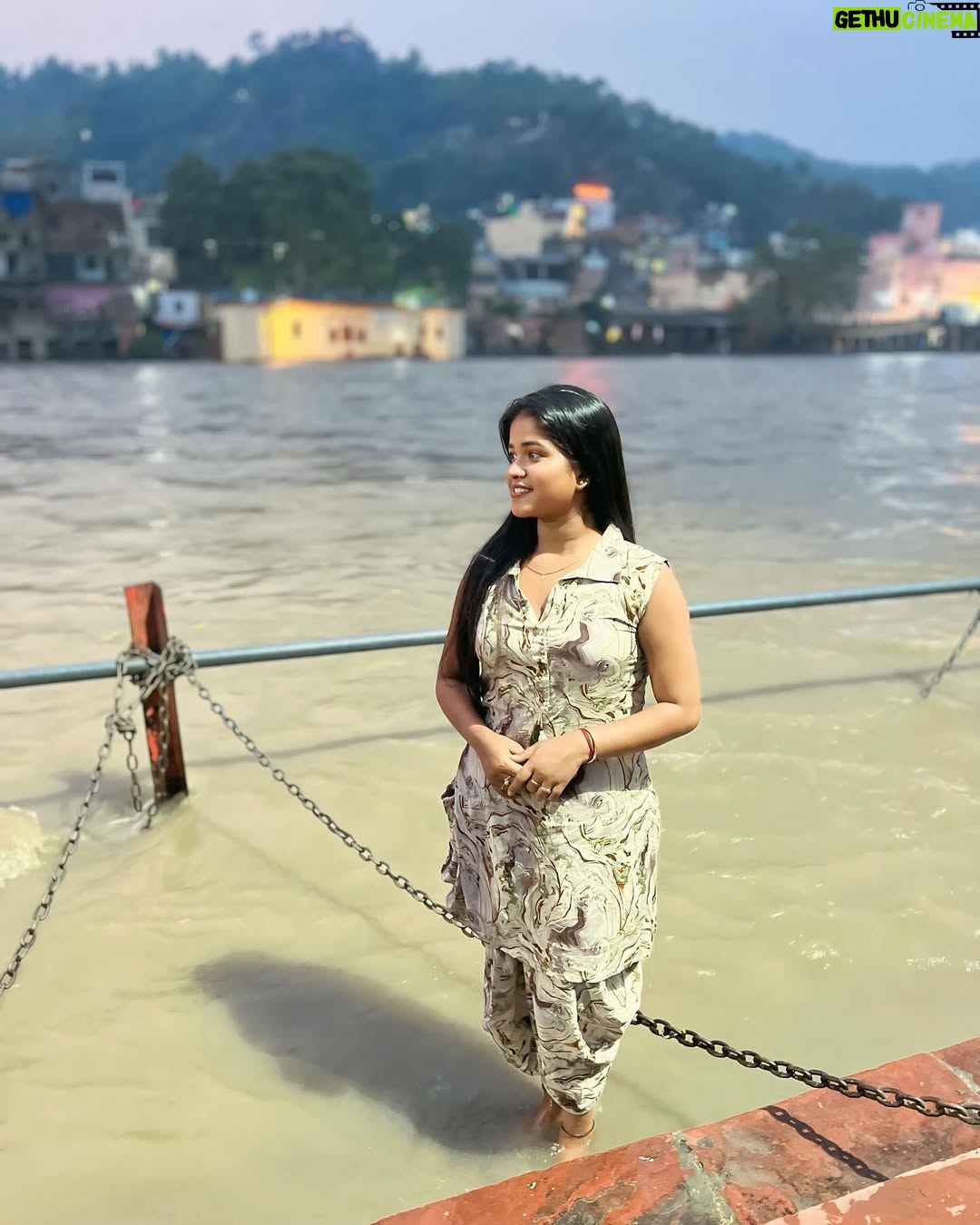 Simla Sikder - 57.4K Likes - Har har Mahadev 🙏❤️