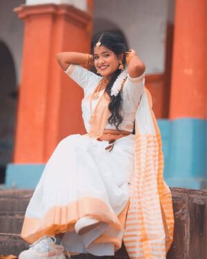 Simla Sikder Instagram - Smiling with my whole heart.”
🌸💛🤍
