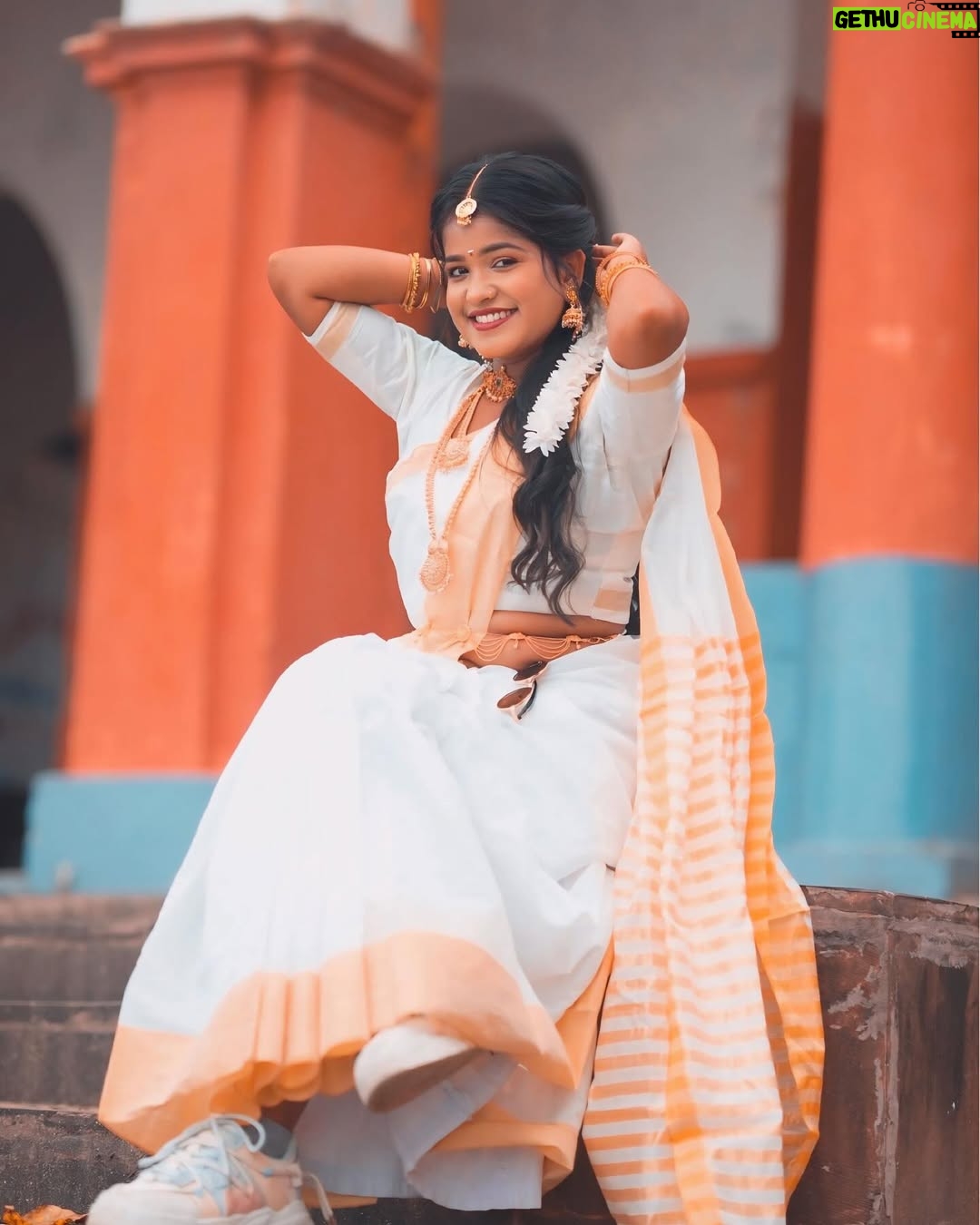 Simla Sikder - 49.9K Likes - Smiling with my whole heart.”
🌸💛🤍