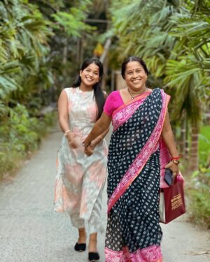 Simla Sikder Instagram - Maa 🫂🌏🌝 “তোমার মুখের হাসি আমার জীবনের শ্রেষ্ঠ সম্পদ।”