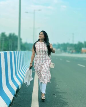 Simla Sikder Instagram - My free soul 🤍💕🌸 @yt_shop_srk