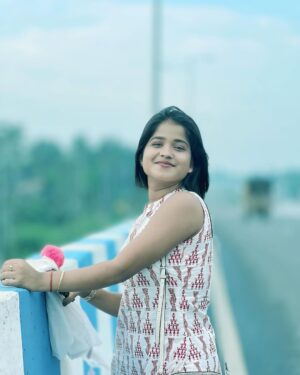 Simla Sikder Instagram - My free soul 🤍💕🌸 @yt_shop_srk