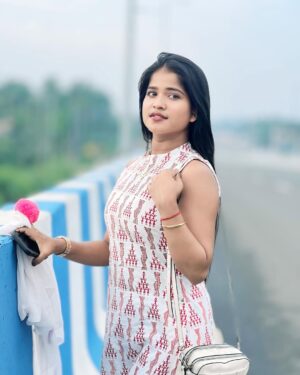 Simla Sikder Instagram - My free soul 🤍💕🌸 @yt_shop_srk