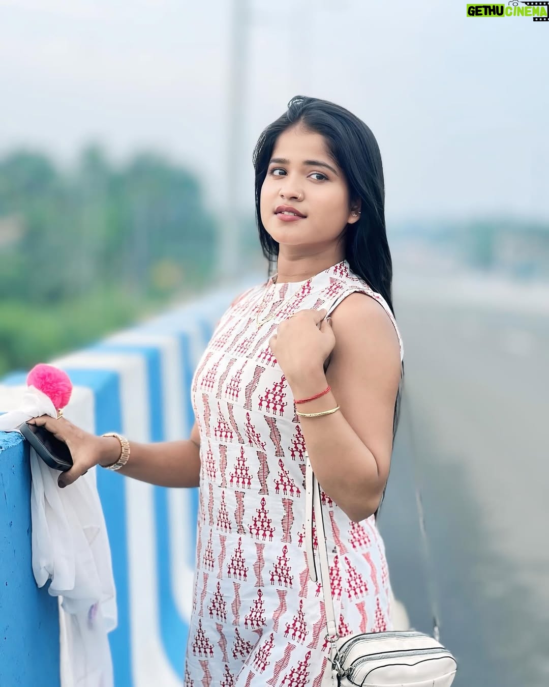 Simla Sikder - 50.3K Likes - My free soul 🤍💕🌸 @yt_shop_srk
