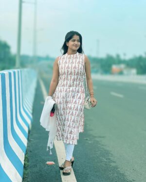 Simla Sikder Instagram - My free soul 🤍💕🌸 @yt_shop_srk