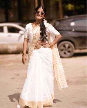 Simla Sikder Instagram - Smiling with my whole heart.”
🌸💛🤍