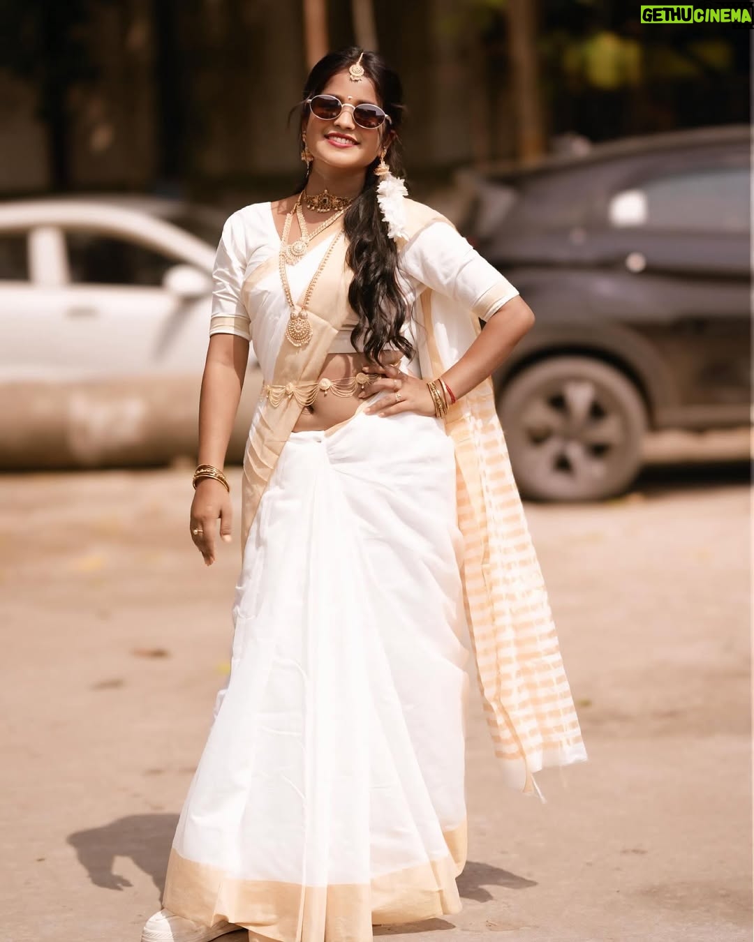Simla Sikder - 49.9K Likes - Smiling with my whole heart.”
🌸💛🤍