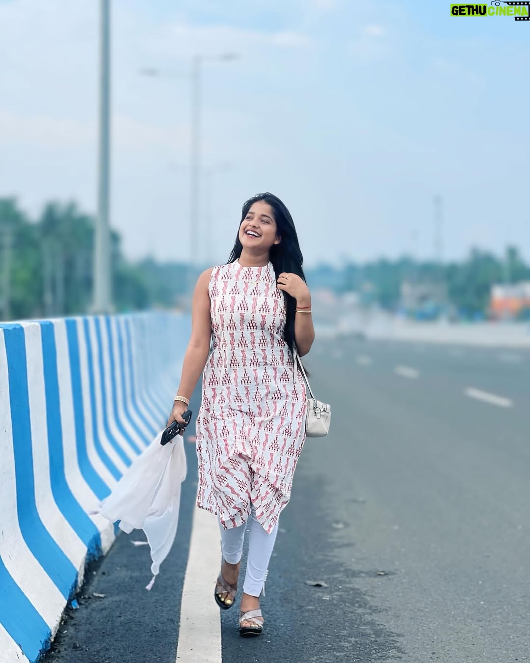 Simla Sikder - 50.3K Likes - My free soul 🤍💕🌸 @yt_shop_srk
