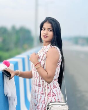 Simla Sikder Instagram - My free soul 🤍💕🌸 @yt_shop_srk