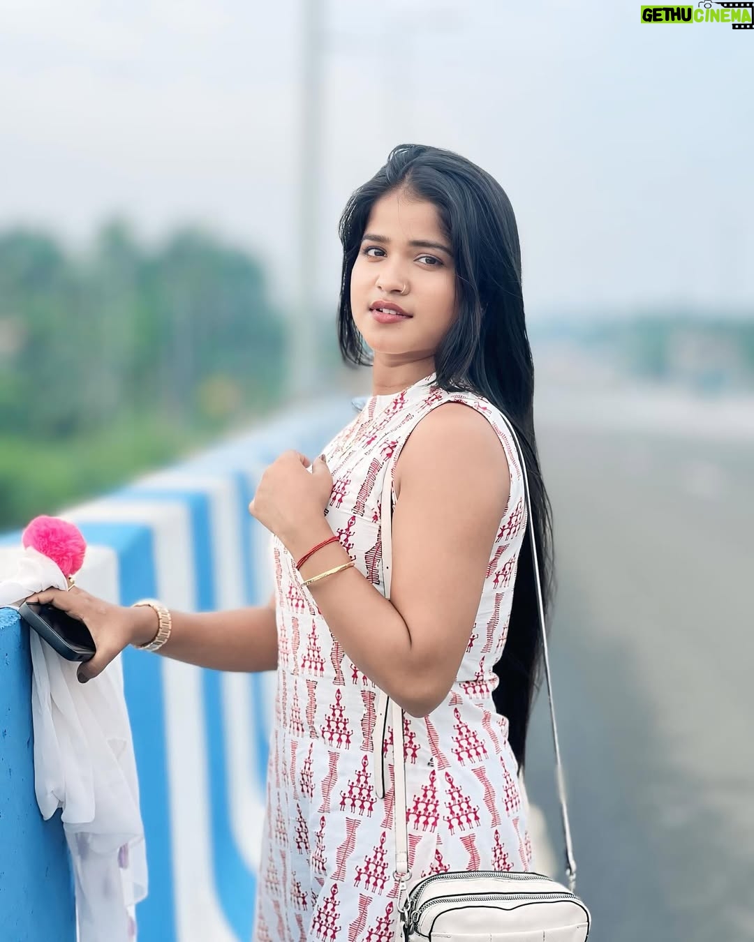Simla Sikder - 50.3K Likes - My free soul 🤍💕🌸 @yt_shop_srk