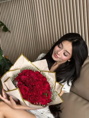 Simpal Kharel Instagram - just me and my flowers💐🫶🏻✨🌚 @simpal_kharel