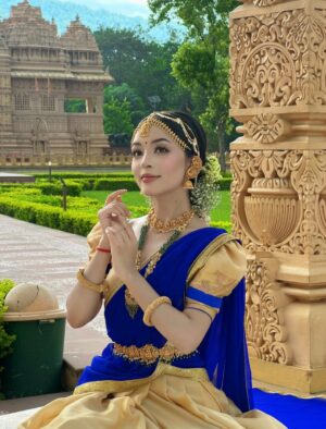 Simpal Kharel Instagram - पूर्णिमा 💙✨🌚 @simpal_kharel
