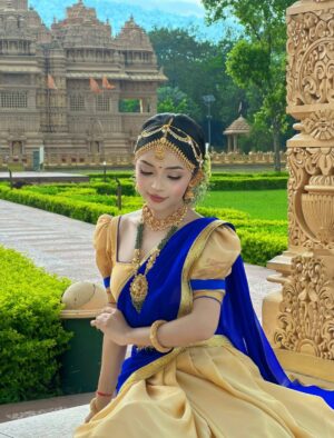 Simpal Kharel Instagram - पूर्णिमा 💙✨🌚 @simpal_kharel