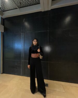 Simran D Sharma Instagram - Even google couldn’t help me in finding a caption for this post……🤎
.
.
.