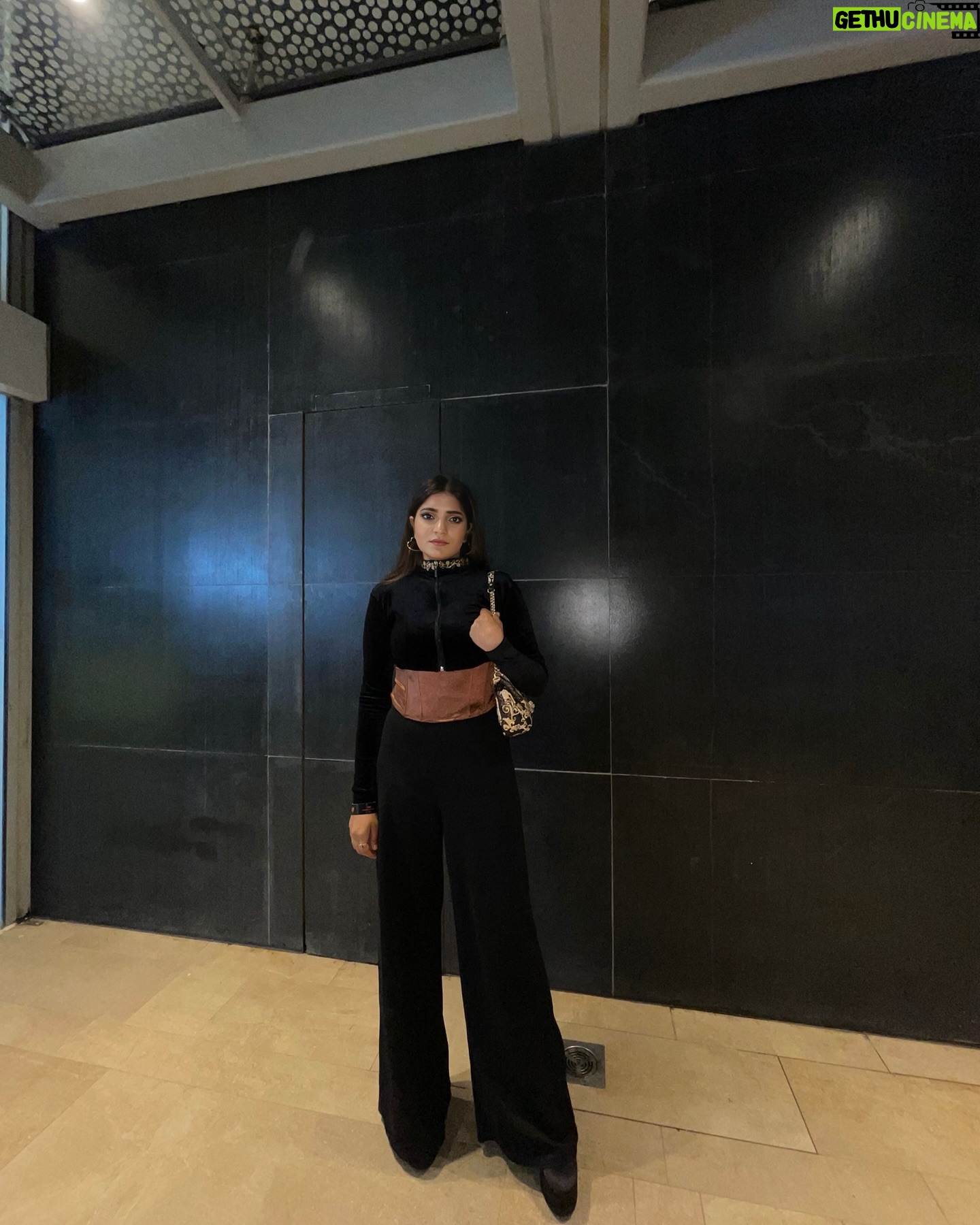 Simran D Sharma - 1.9K Likes - Even google couldn’t help me in finding a caption for this post……🤎
.
.
.