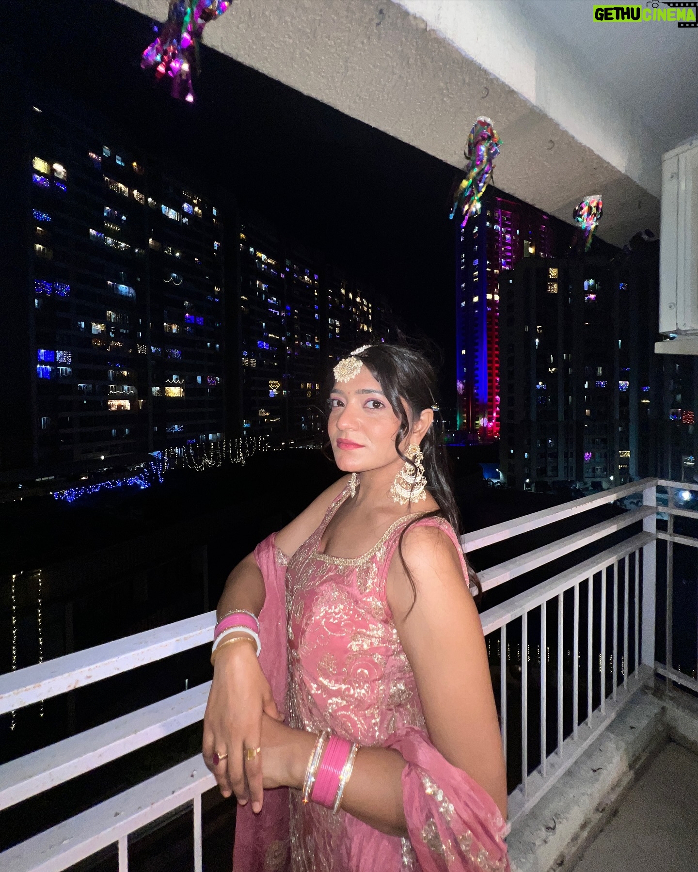 Simran D Sharma - 4.8K Likes - 🪔 💣