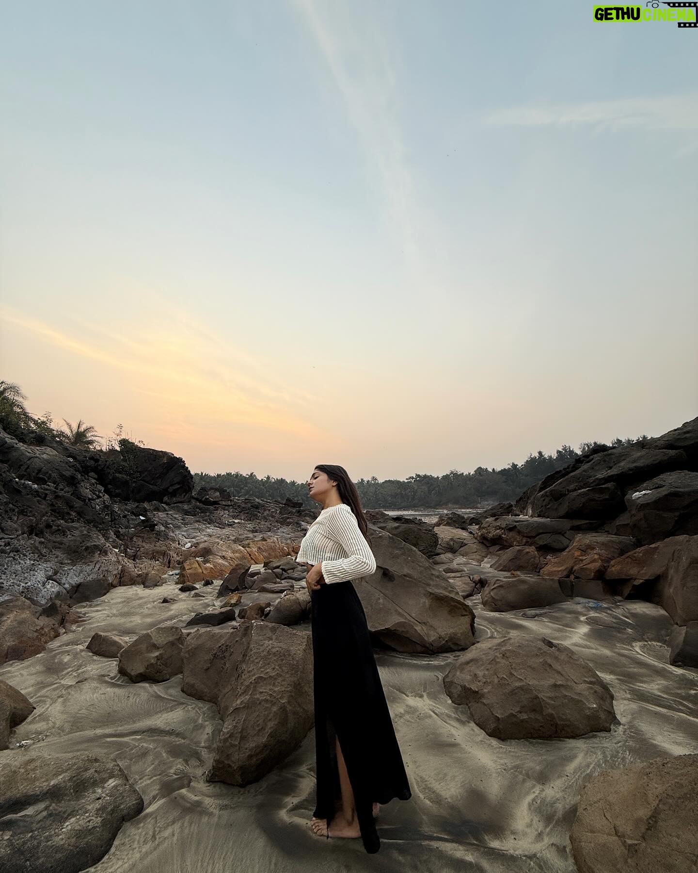 Simran D Sharma - 1.8K Likes - Salt in the air, Sand in my hair, and peace in my soul 🤍
.
.
#beachvibes #oceanbreeze #sandtoes #sunkissed #beachday #wavechaser