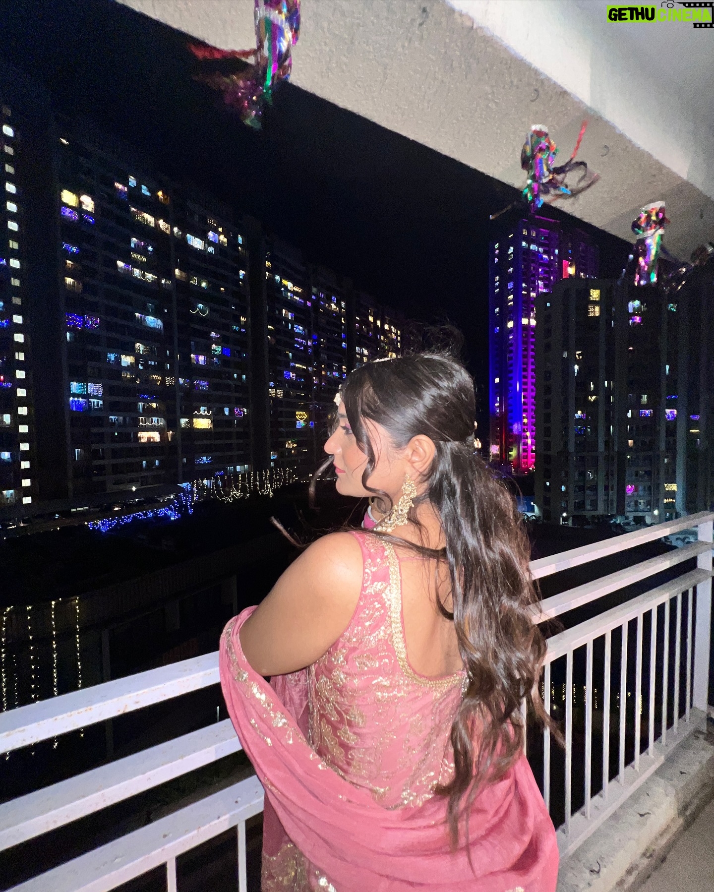 Simran D Sharma - 4.8K Likes - 🪔 💣