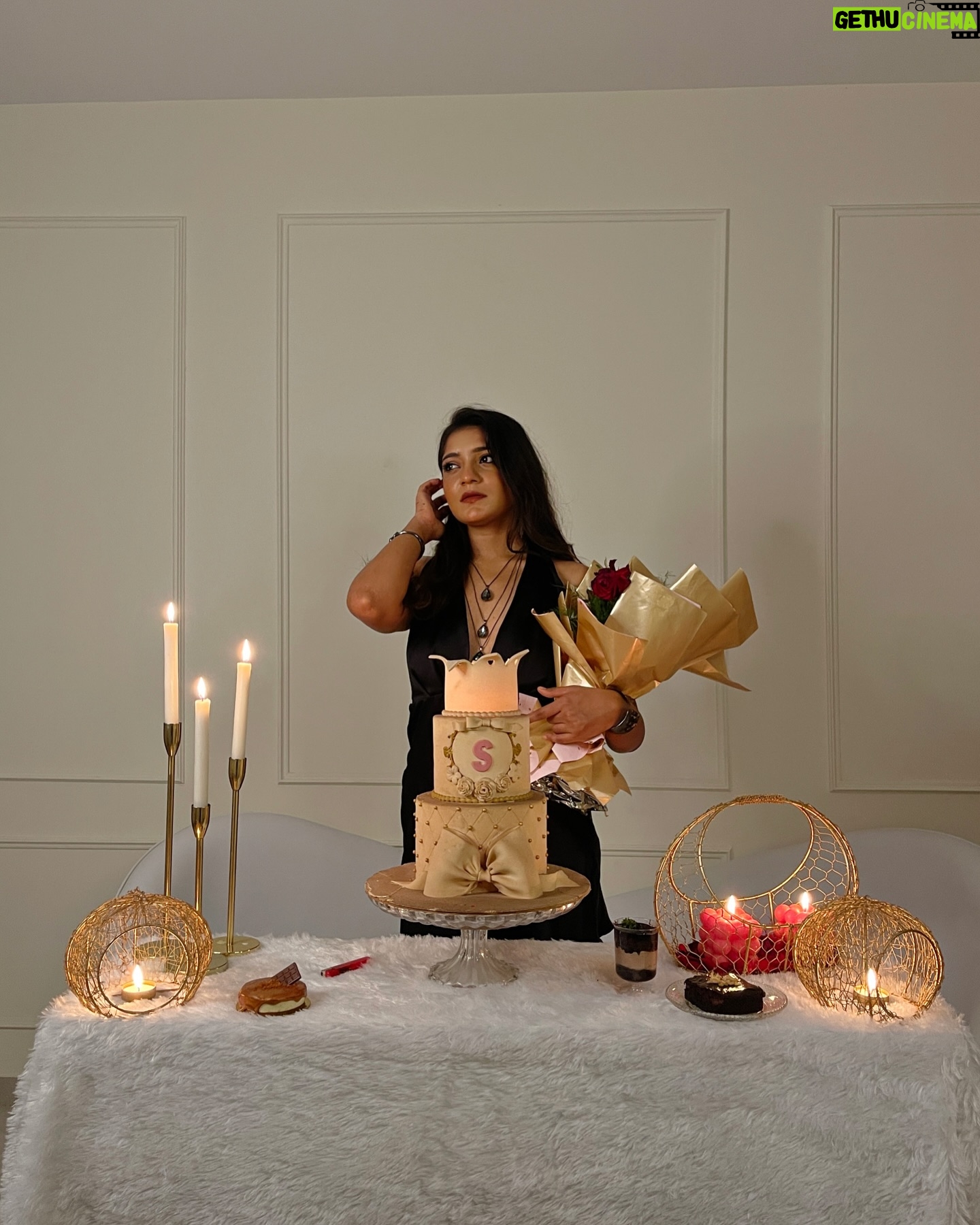 Simran D Sharma - 6.1K Likes - 🎂 
.
.
#birthday #birthdayvibes #fashionaddict