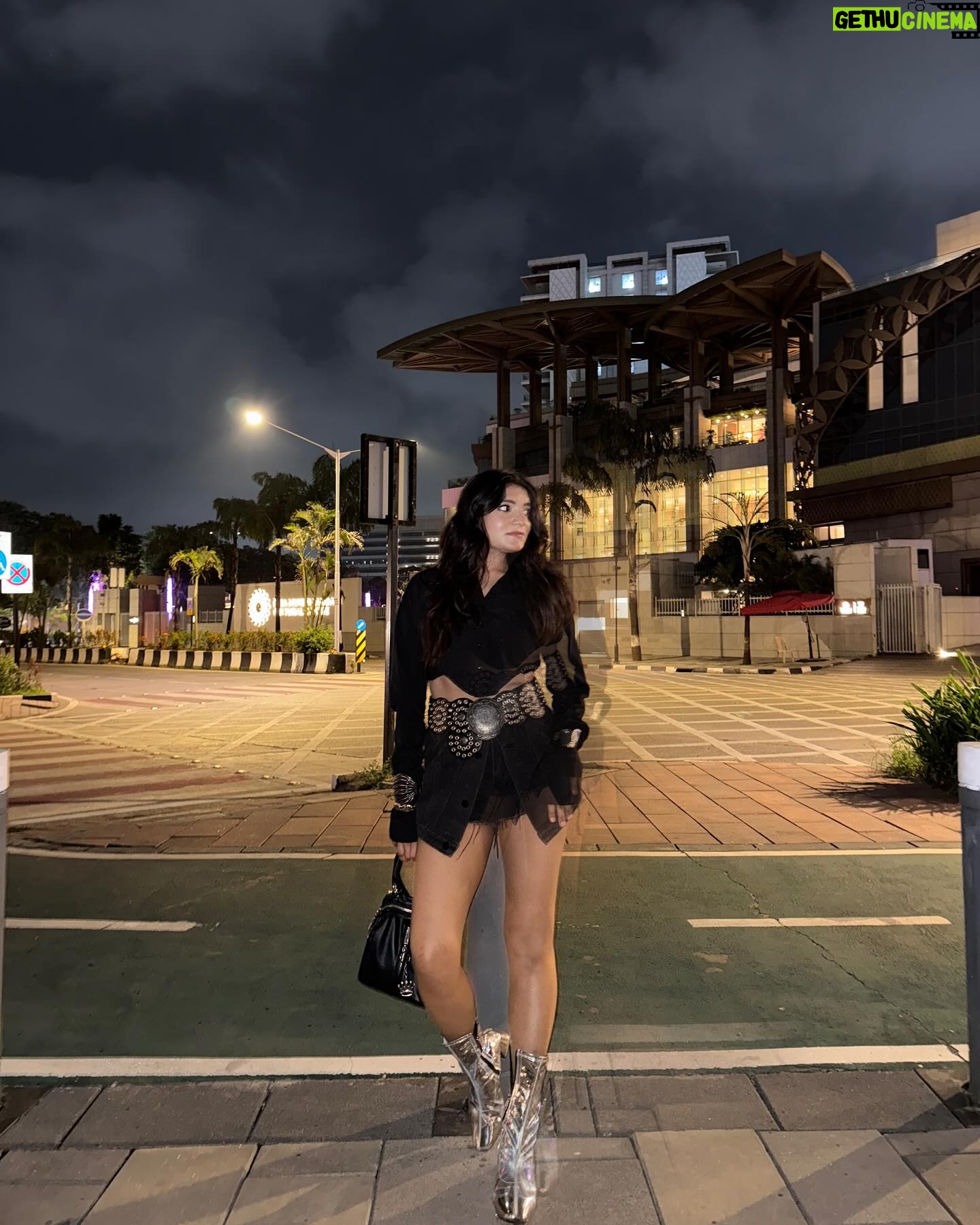Simran D Sharma - 1.7K Likes - City lights, silver boots, and no rules…. 🪩
.
.
#FashionInspo #OOTD #StyleGoals #TrendAlert #StreetStyle #InstaFashion #BootGameStrong #StatementLook #AllBlackFit #SkirtStyle #BoldFashion #ChicAndSassy
