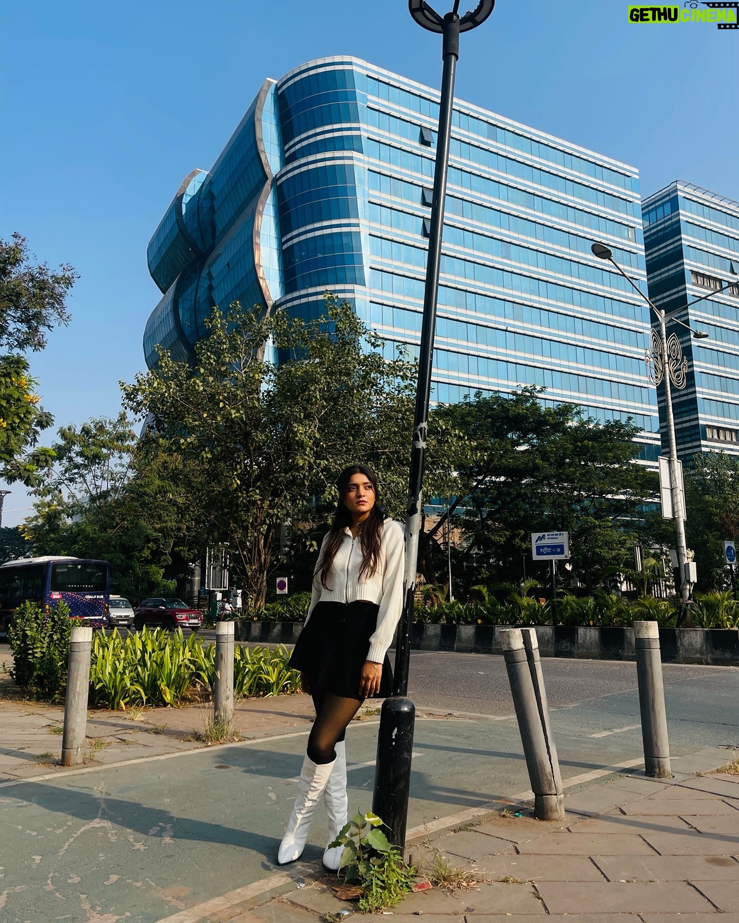 Simran D Sharma - 1.6K Likes - 🤍