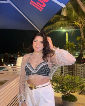 Simran D Sharma Instagram - Chillaxin’ To The Max….💯
.
.
.
#party #poolparty #summer