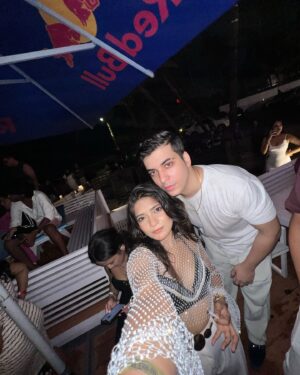 Simran D Sharma Instagram - Chillaxin’ To The Max….💯
.
.
.
#party #poolparty #summer