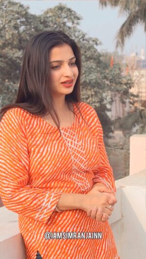 Simran Jain Instagram - Maa k barabar koi nahi 🙃♥️
.
.
.
.
.
.
.
.
.
#simranjain #reels #maa #jubinnautiyal #bornoninstagram @jubin_nautiyal ♥️